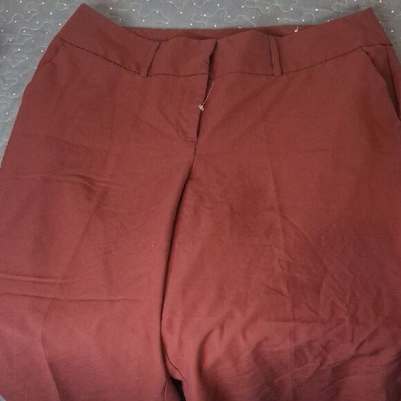 Lane Bryant Women's Cropped Pants in Burgundy - Picture 3 of 5